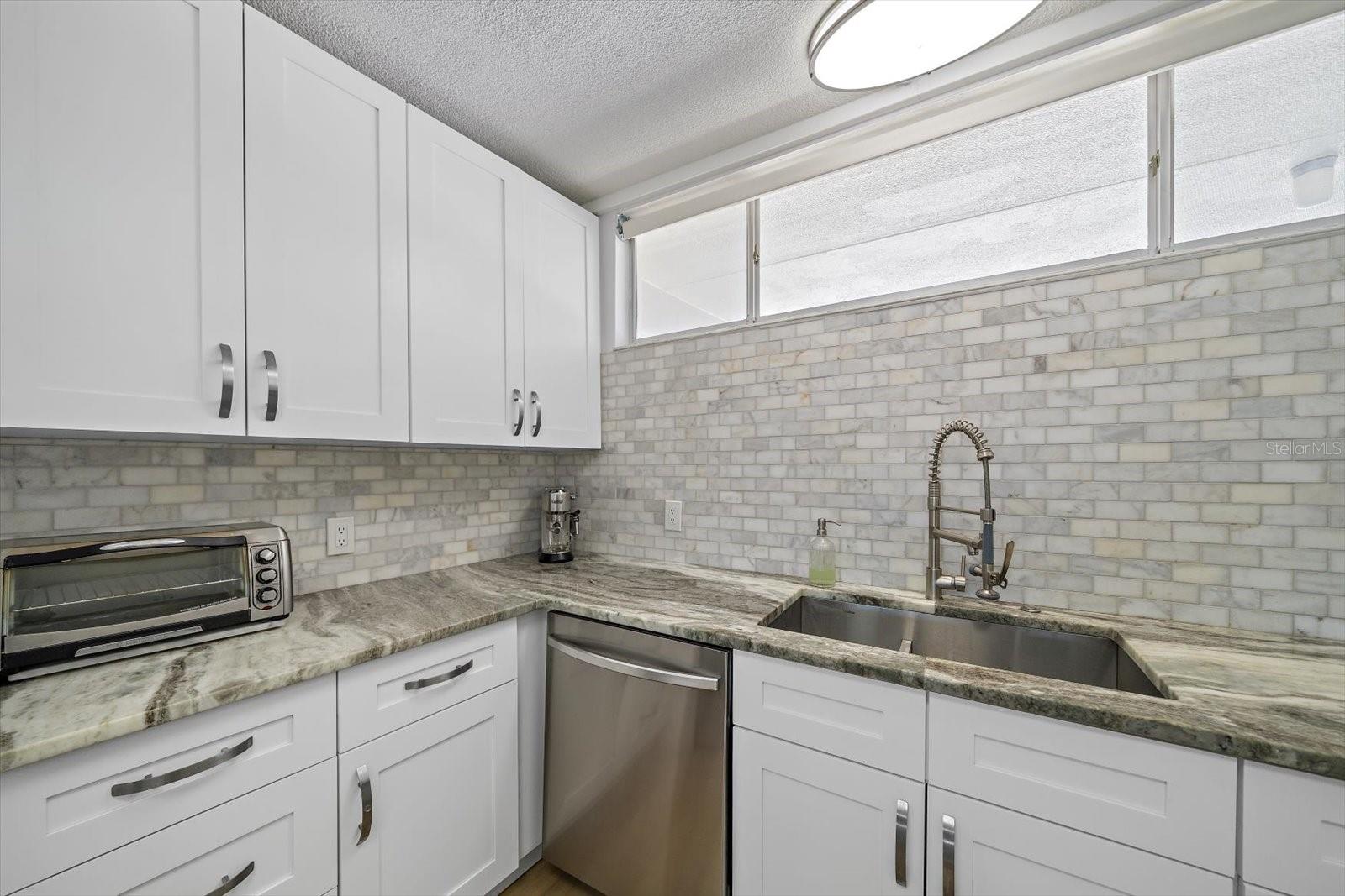 100 SANDS POINT RD #225, LONGBOAT KEY, FL, 34228