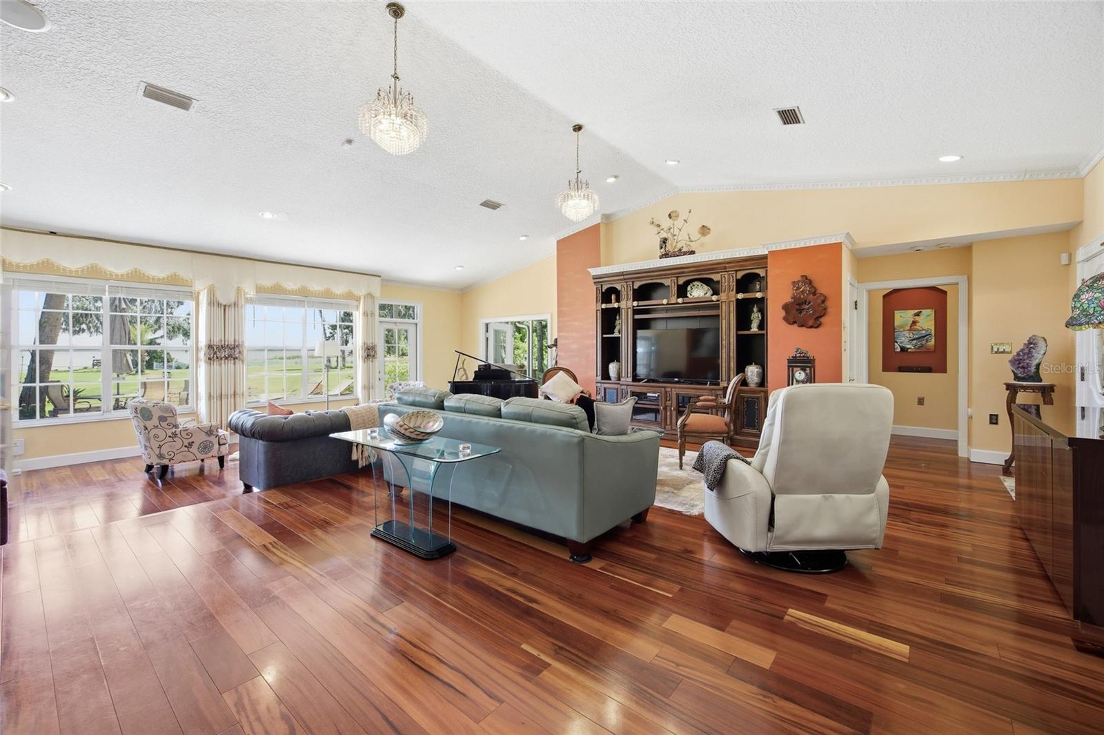 1100 N PALMETTO ST, LEESBURG, FL, 34748