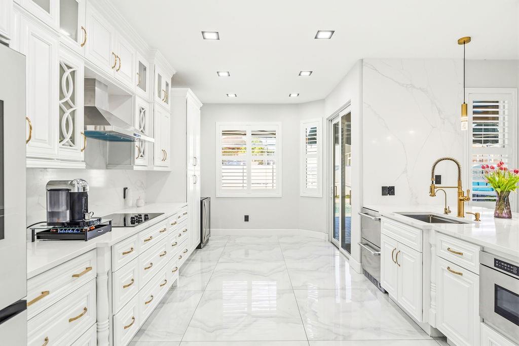 811 SANDCASTLE CIR, BRANDON, FL, 33511