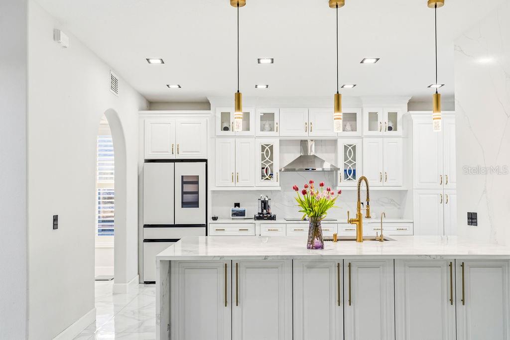 811 SANDCASTLE CIR, BRANDON, FL, 33511