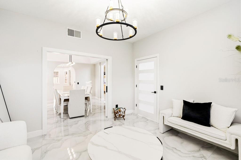 811 SANDCASTLE CIR, BRANDON, FL, 33511