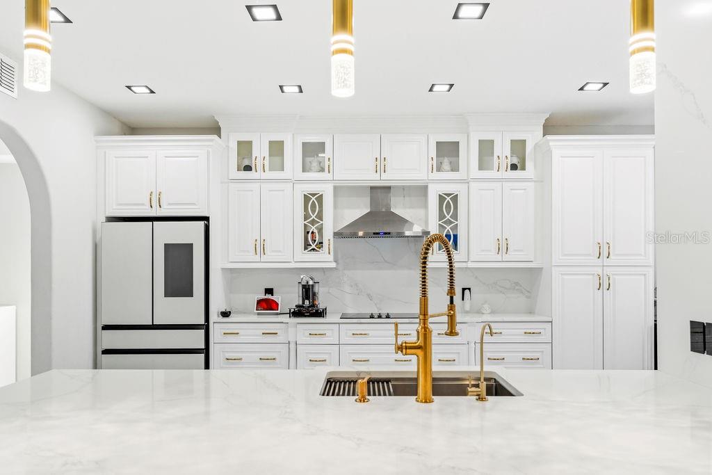 811 SANDCASTLE CIR, BRANDON, FL, 33511