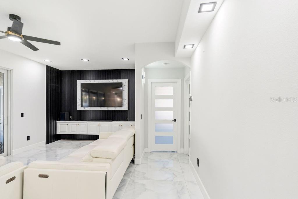 811 SANDCASTLE CIR, BRANDON, FL, 33511