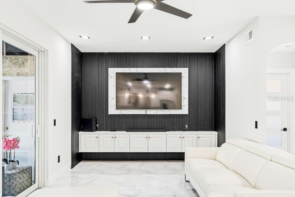 811 SANDCASTLE CIR, BRANDON, FL, 33511