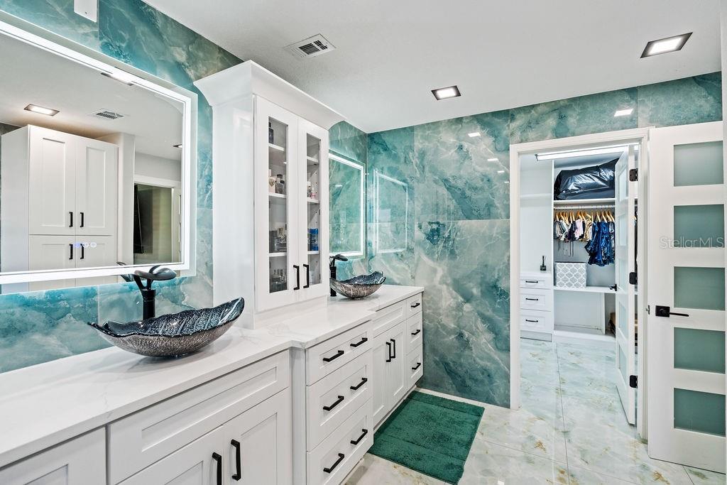 811 SANDCASTLE CIR, BRANDON, FL, 33511