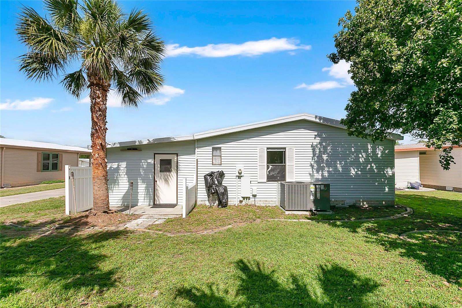 32520 W GOLF CT, LEESBURG, FL, 34748