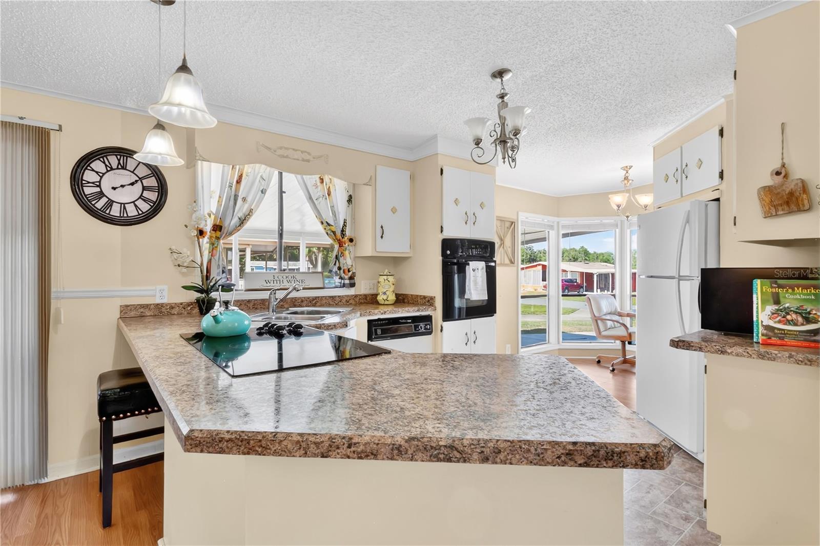 32520 W GOLF CT, LEESBURG, FL, 34748