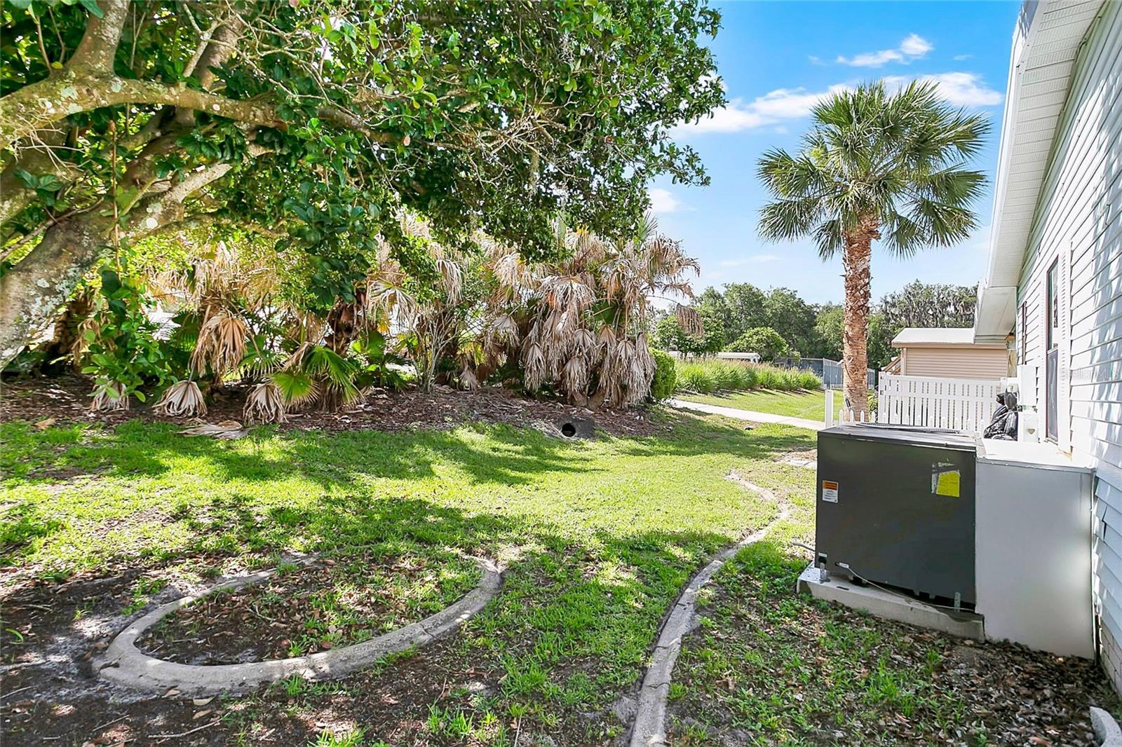 32520 W GOLF CT, LEESBURG, FL, 34748