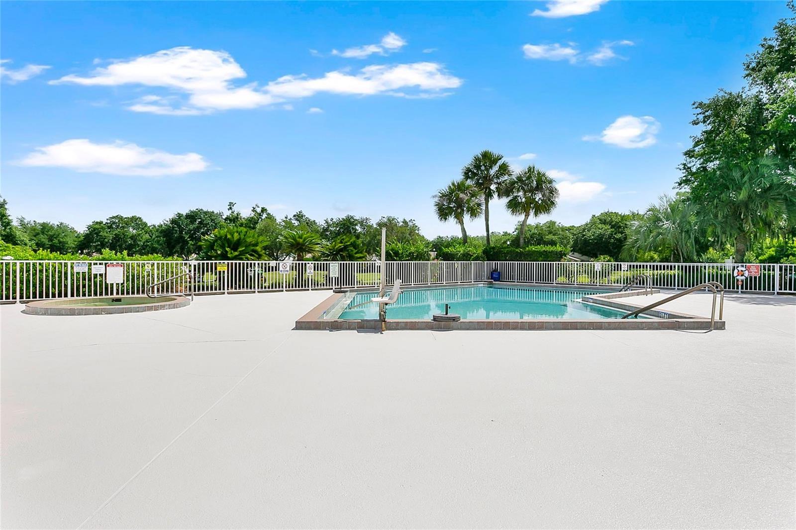 32520 W GOLF CT, LEESBURG, FL, 34748