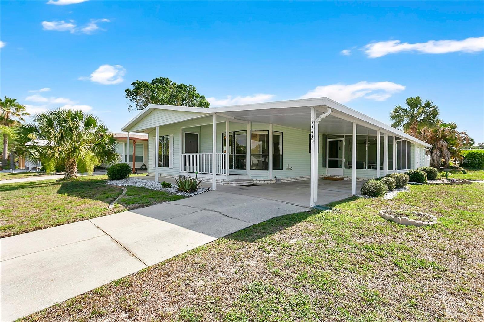 32520 W GOLF CT, LEESBURG, FL, 34748