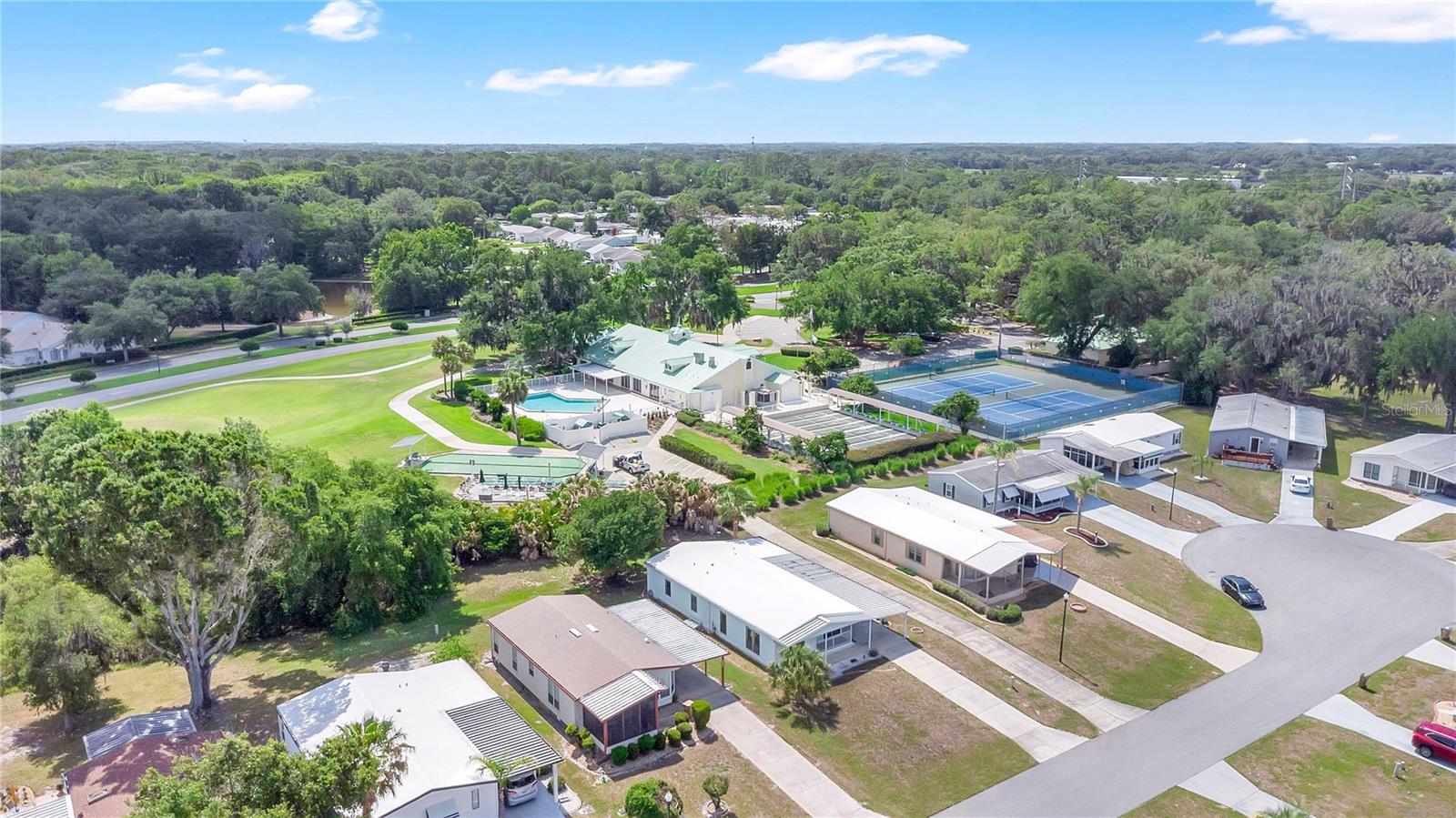 32520 W GOLF CT, LEESBURG, FL, 34748