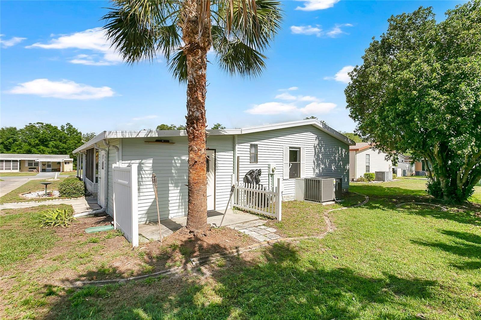 32520 W GOLF CT, LEESBURG, FL, 34748