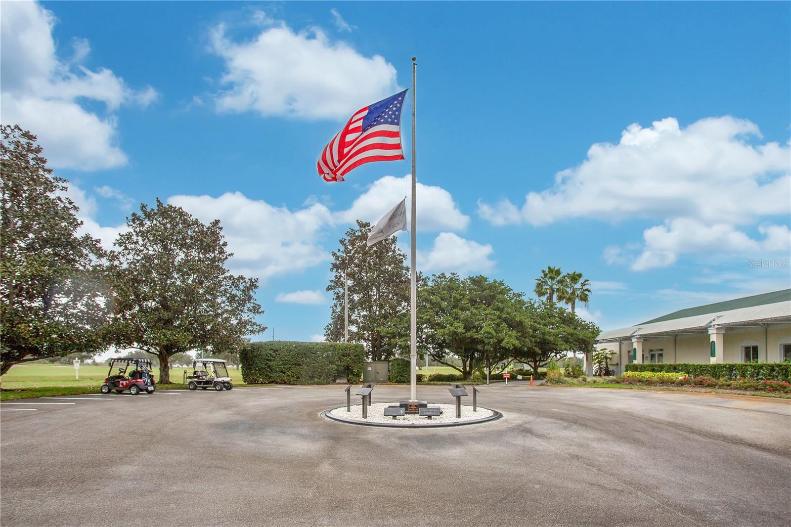 32520 W GOLF CT, LEESBURG, FL, 34748