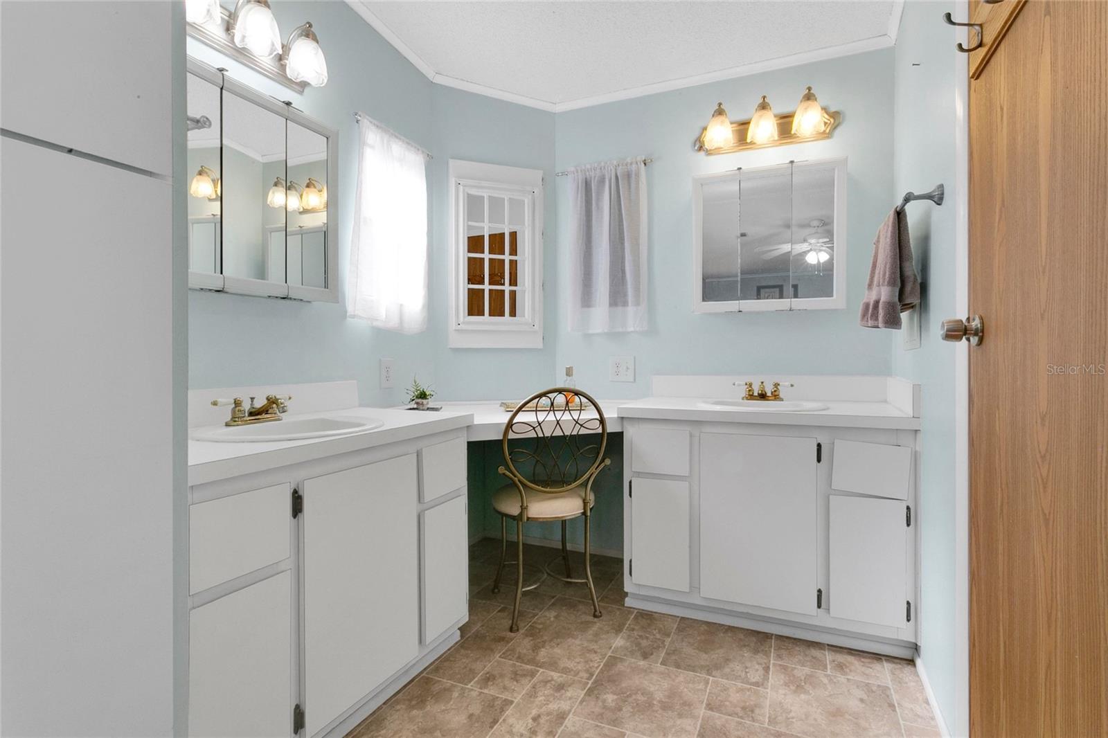 32520 W GOLF CT, LEESBURG, FL, 34748