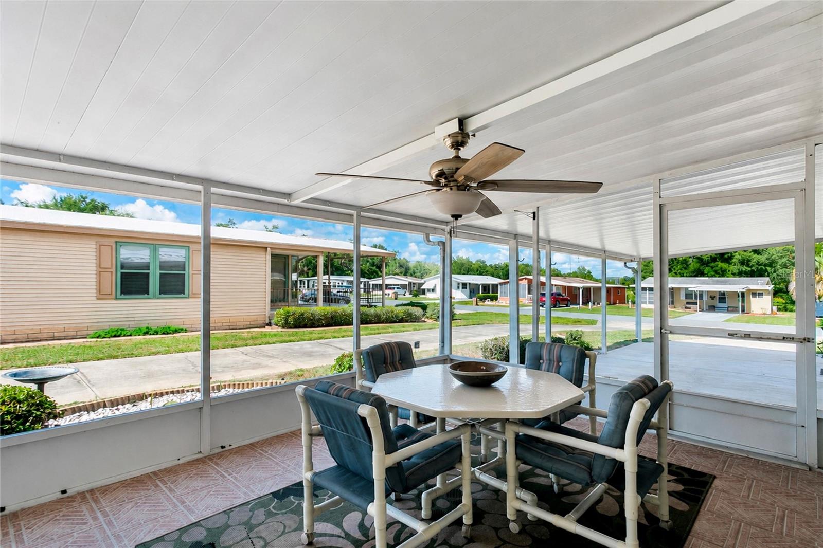 32520 W GOLF CT, LEESBURG, FL, 34748