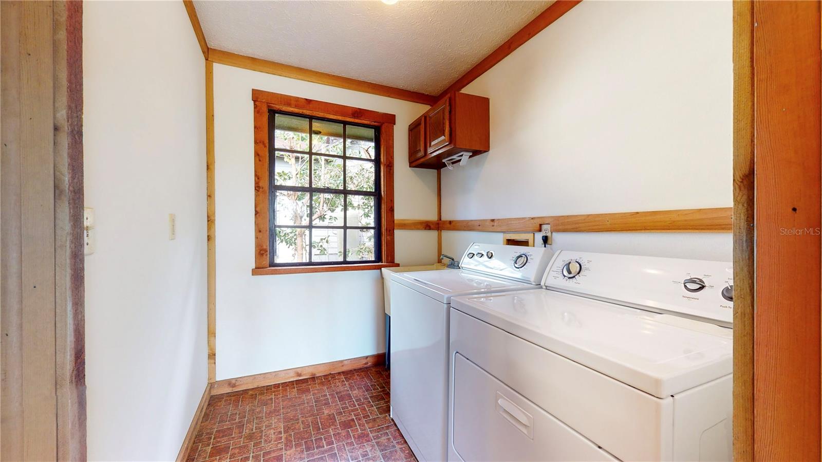 19803 READING RD, LUTZ, FL, 33558
