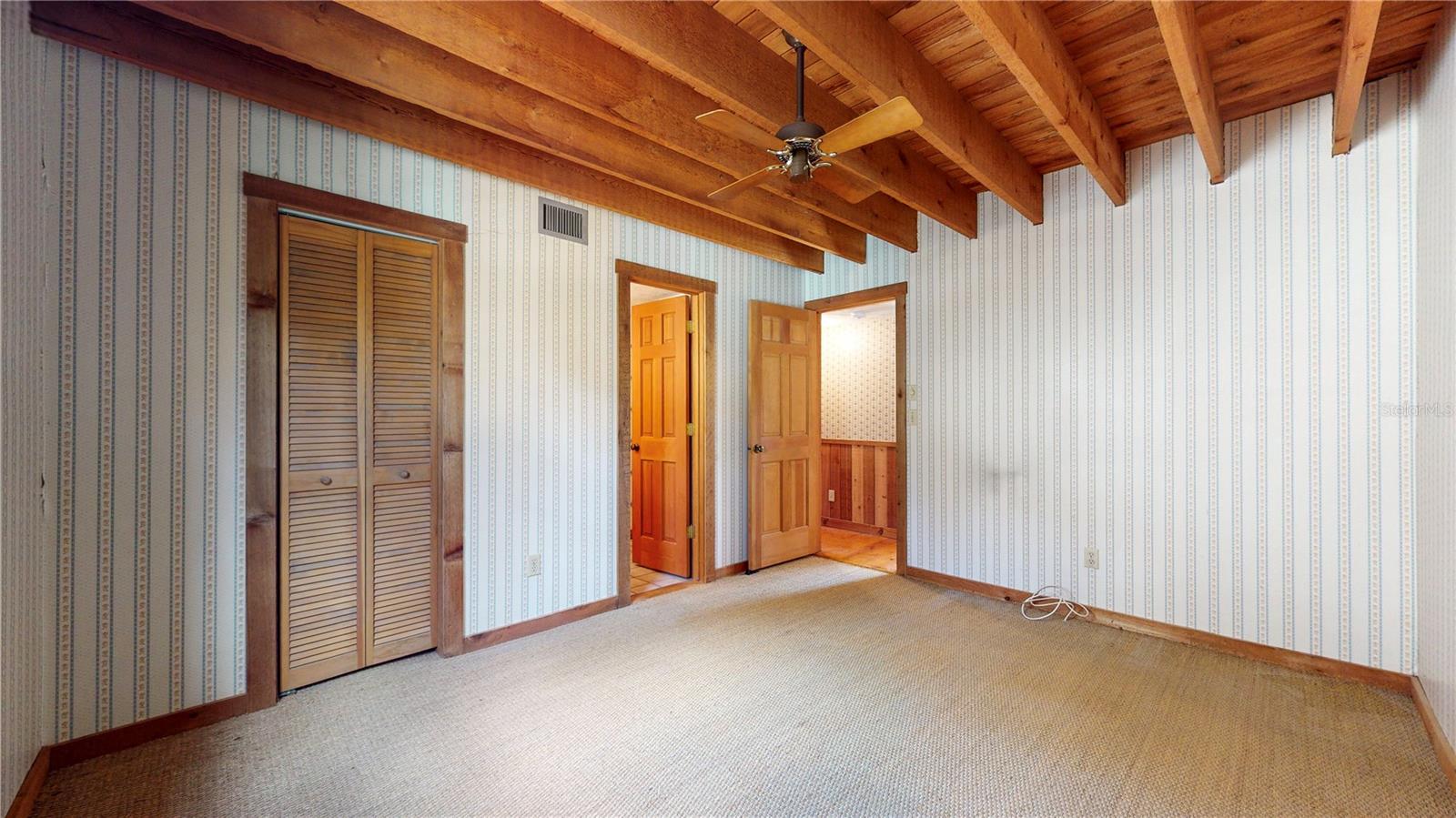 19803 READING RD, LUTZ, FL, 33558
