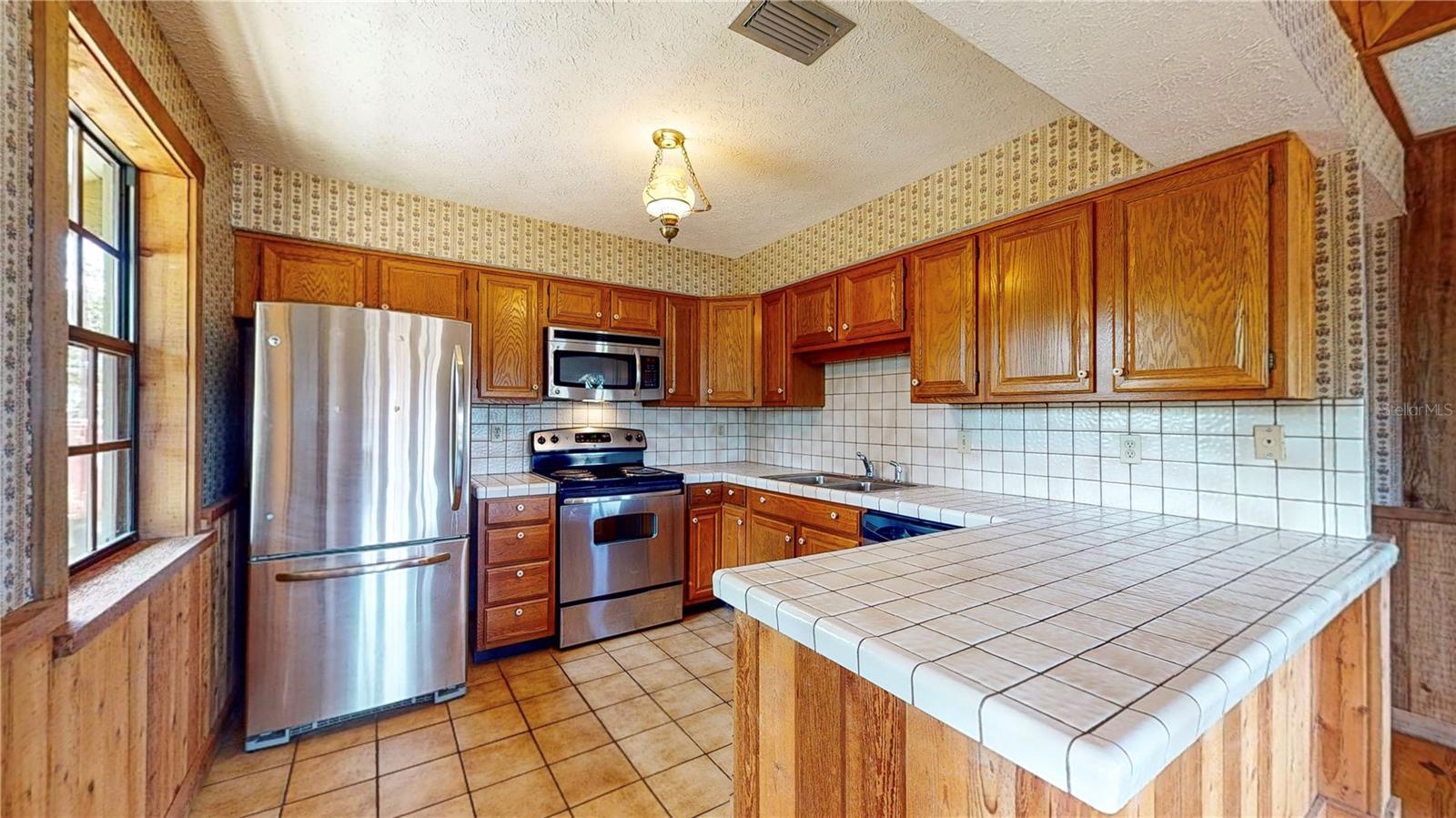19803 READING RD, LUTZ, FL, 33558