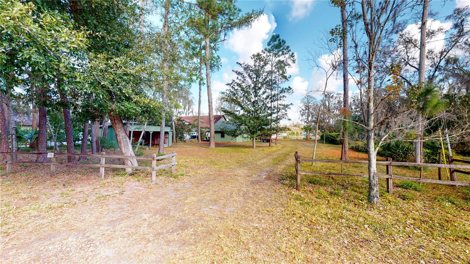19803 READING RD, LUTZ, FL, 33558