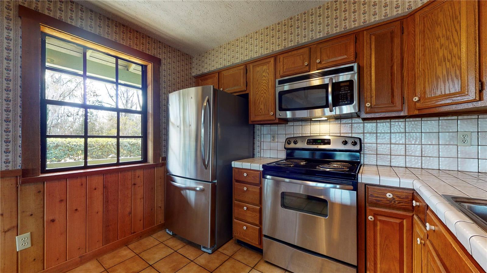 19803 READING RD, LUTZ, FL, 33558