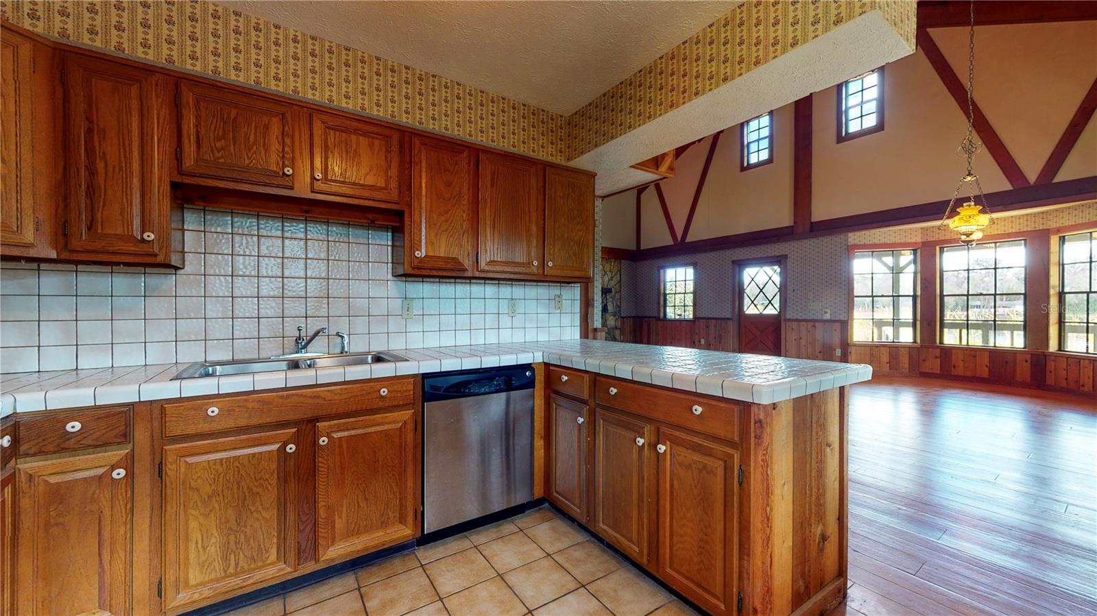 19803 READING RD, LUTZ, FL, 33558