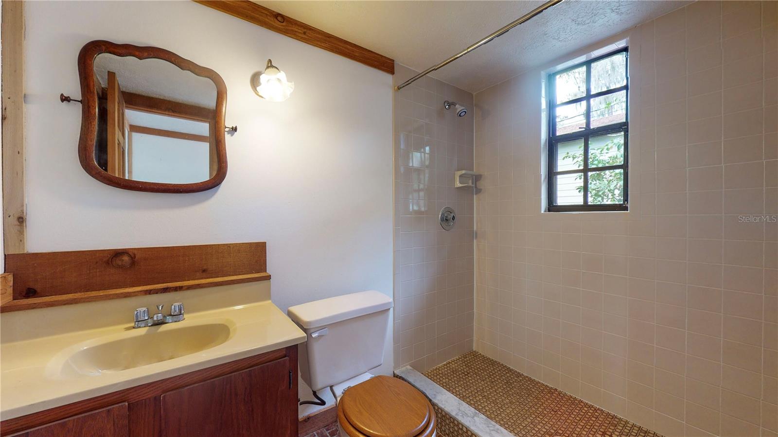 19803 READING RD, LUTZ, FL, 33558