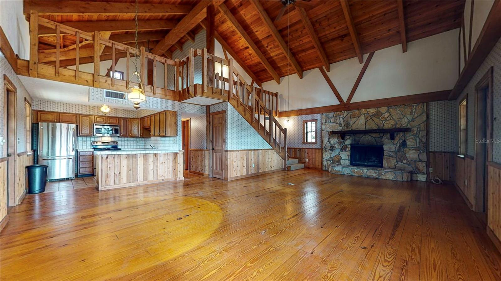 19803 READING RD, LUTZ, FL, 33558