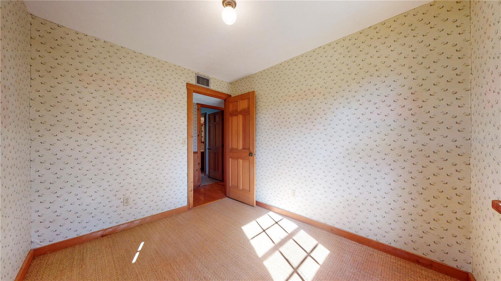 19803 READING RD, LUTZ, FL, 33558