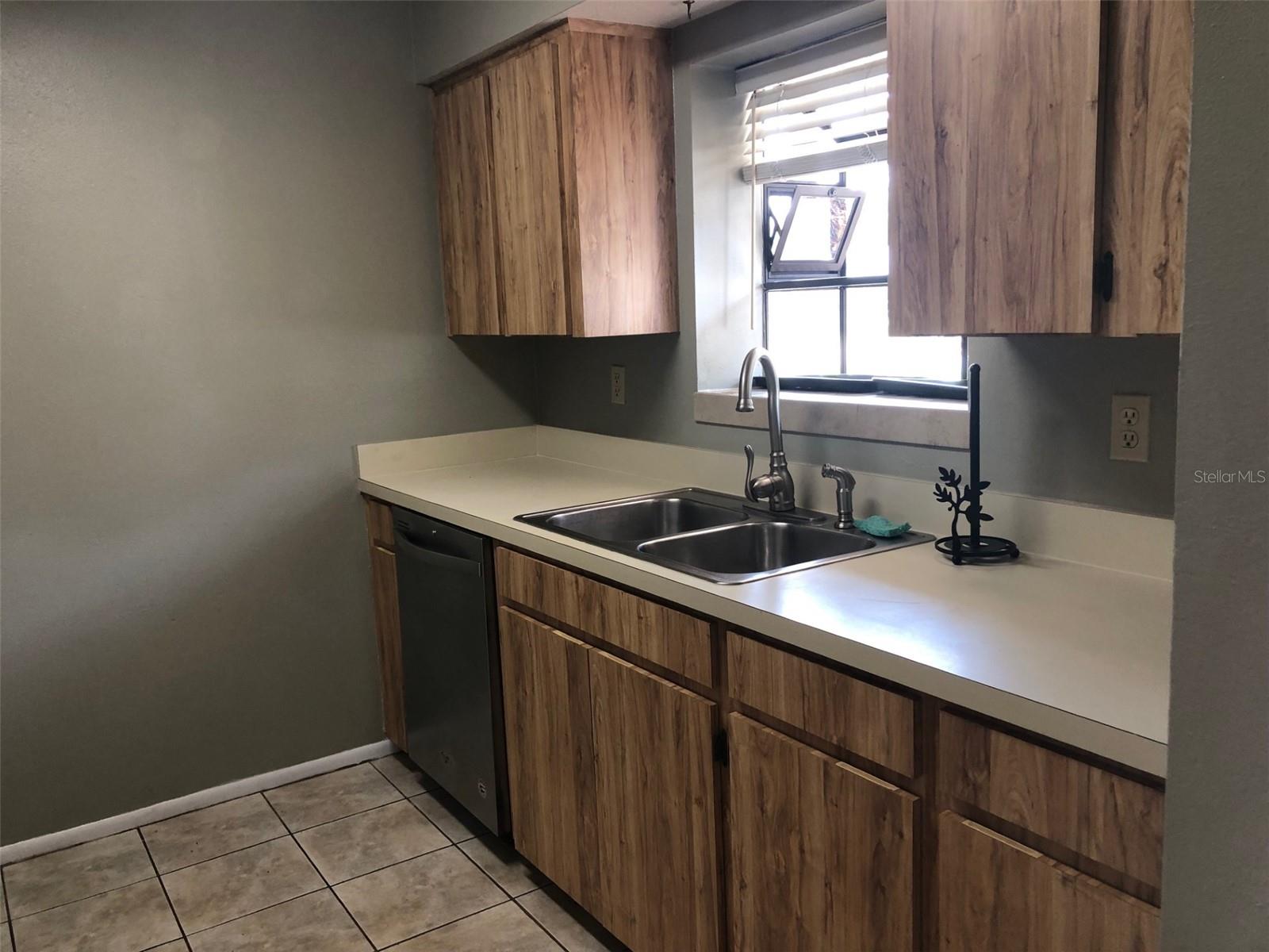 625 E 8TH AVE, MOUNT DORA, FL, 32757