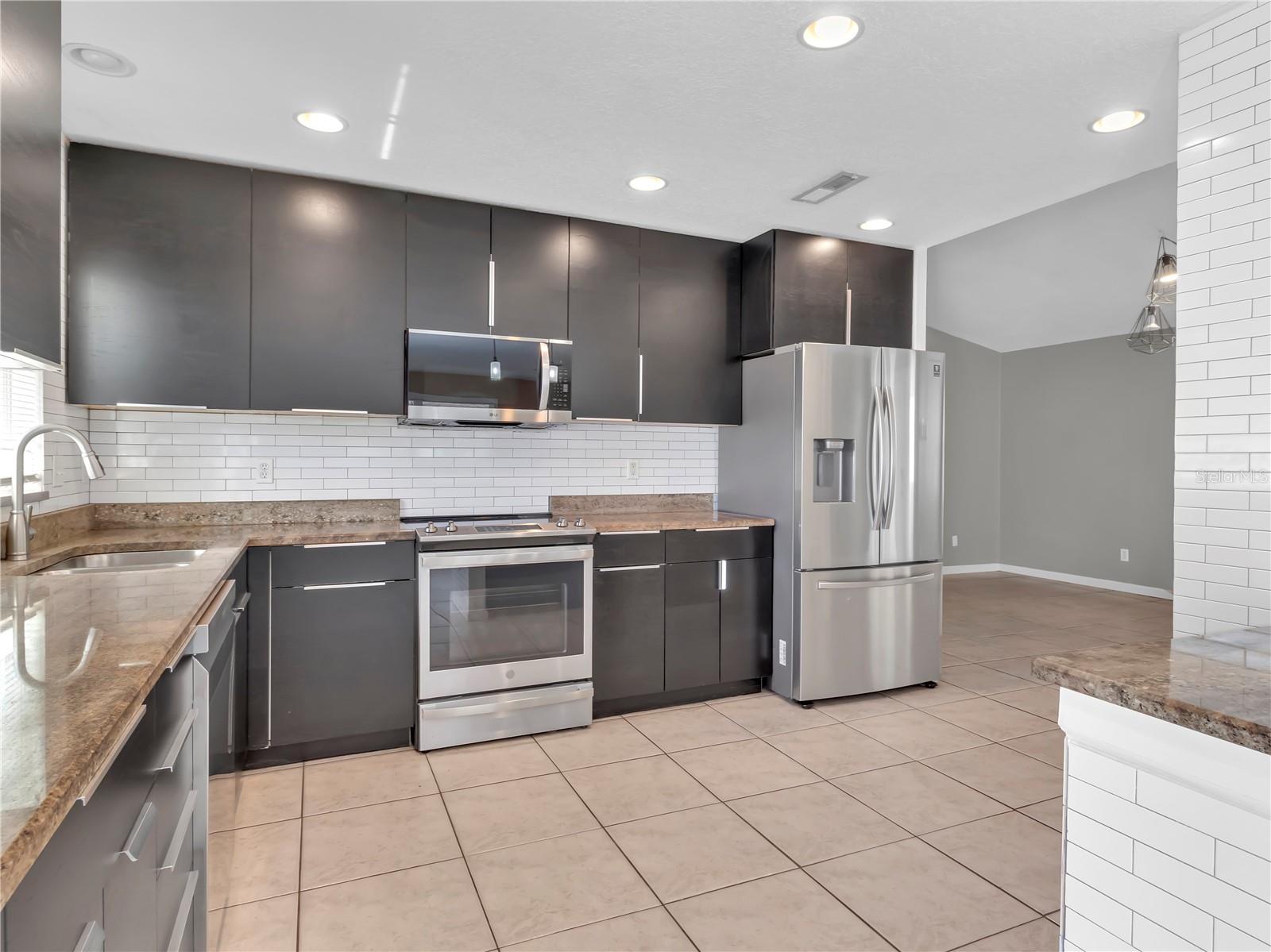 105 FOXWOOD DR, BRANDON, FL, 33510