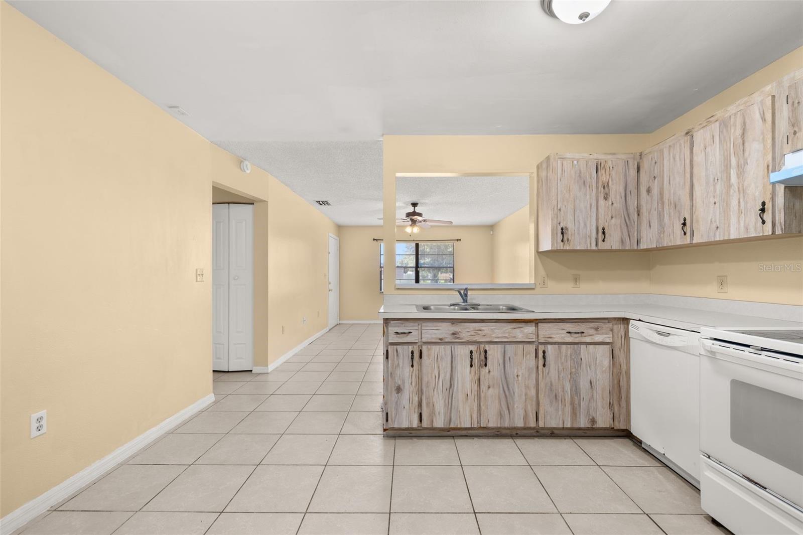 352 COCOA CT, KISSIMMEE, FL, 34758