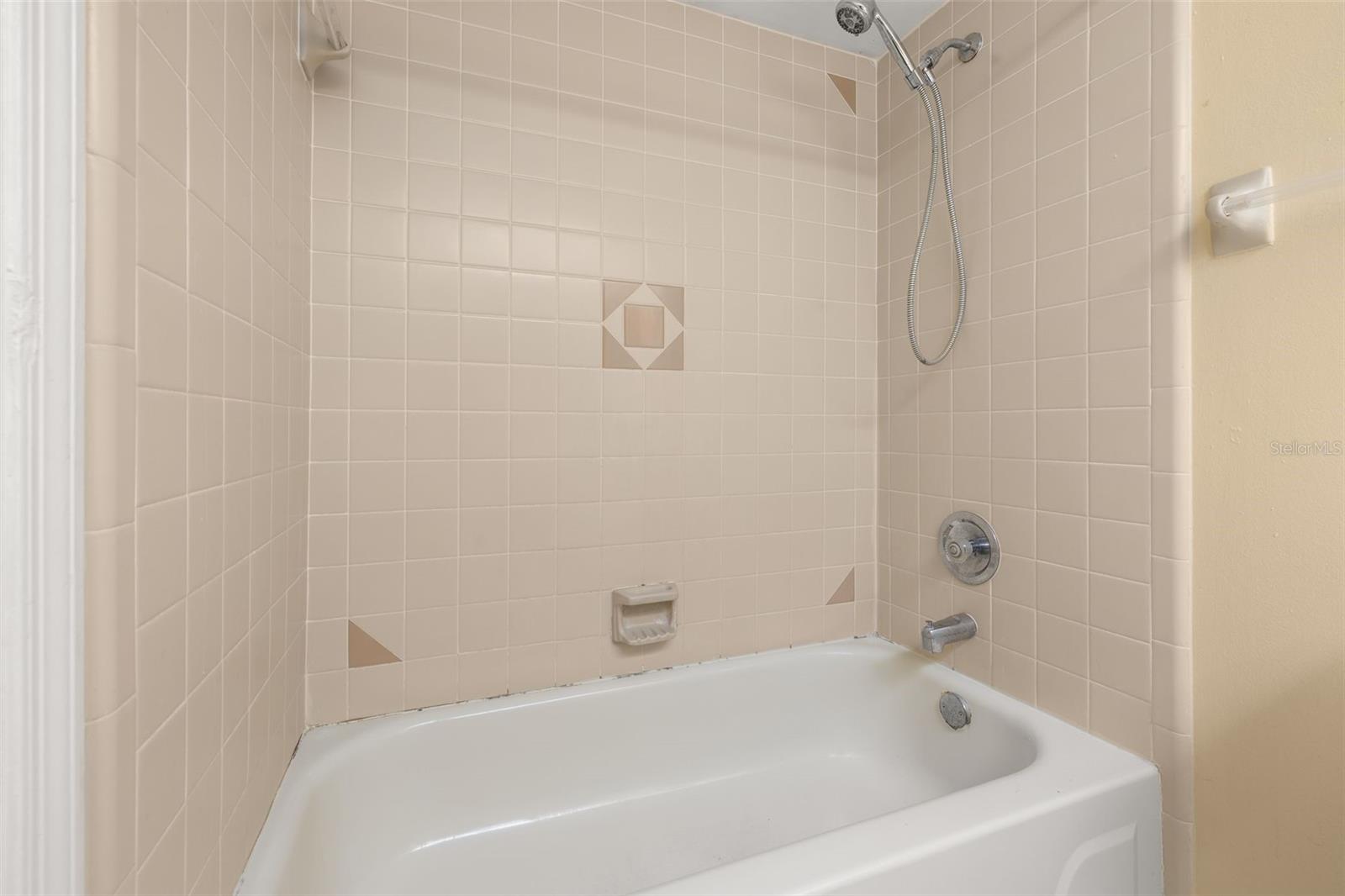 352 COCOA CT, KISSIMMEE, FL, 34758