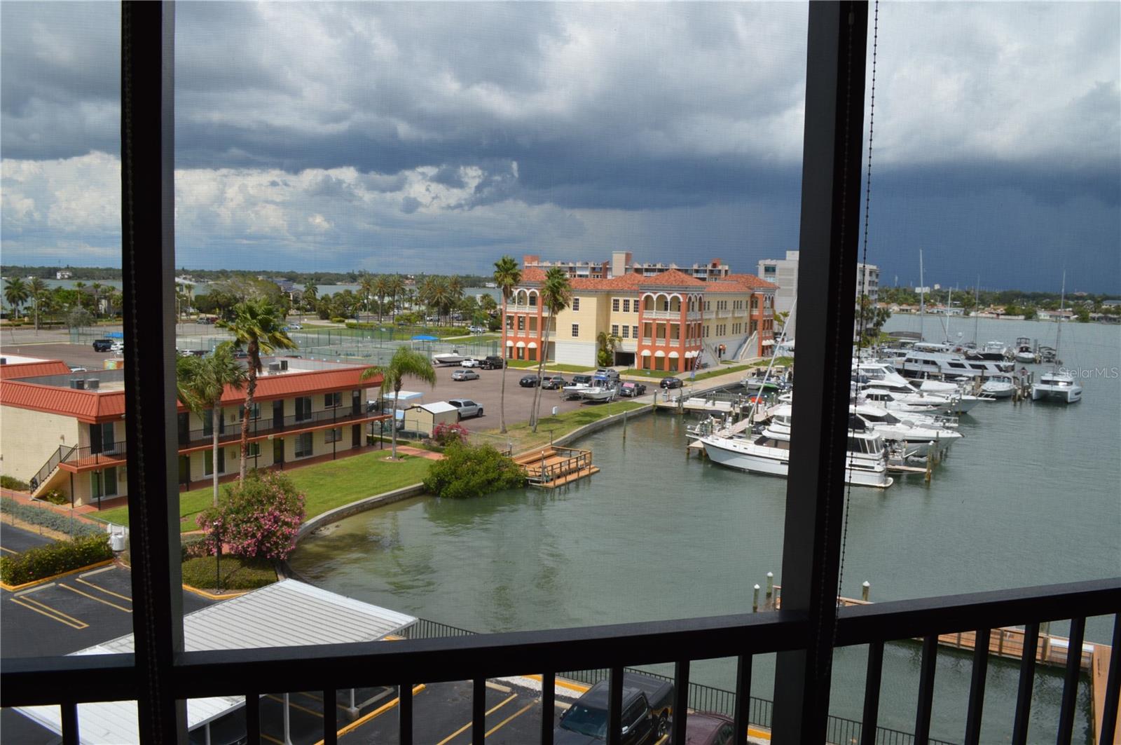 10355 PARADISE BLVD #411, TREASURE ISLAND, FL, 33706