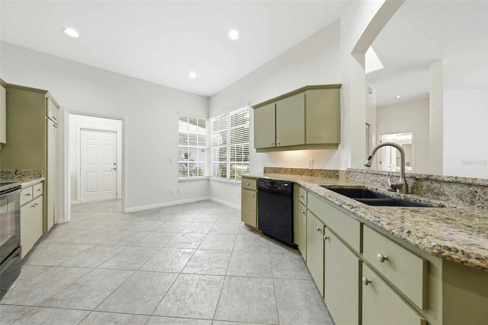 6144 TOPSAIL RD, LADY LAKE, FL, 32159
