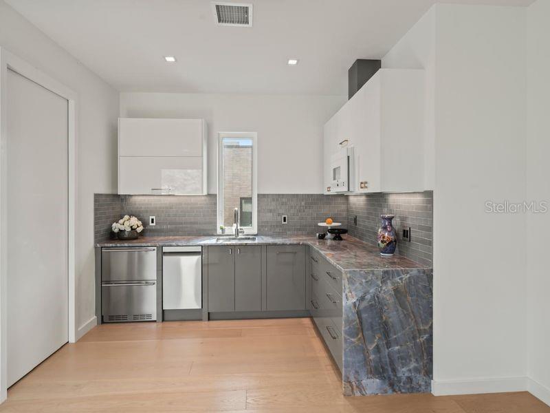 2945 PYRULA DR, LONGBOAT KEY, FL, 34228