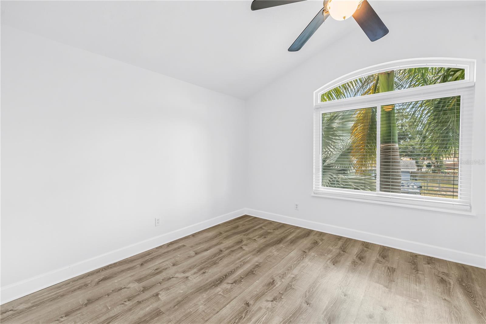 10819 SEMINOLE DR N, ST PETERSBURG, FL, 33708