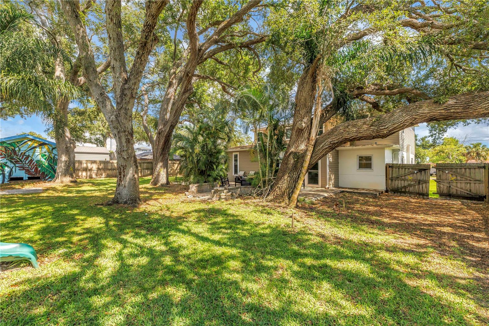 10819 SEMINOLE DR N, ST PETERSBURG, FL, 33708