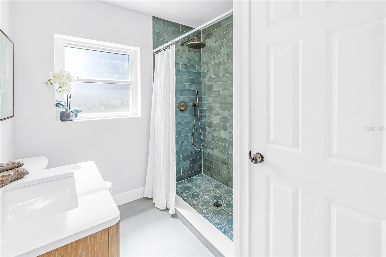 10819 SEMINOLE DR N, ST PETERSBURG, FL, 33708