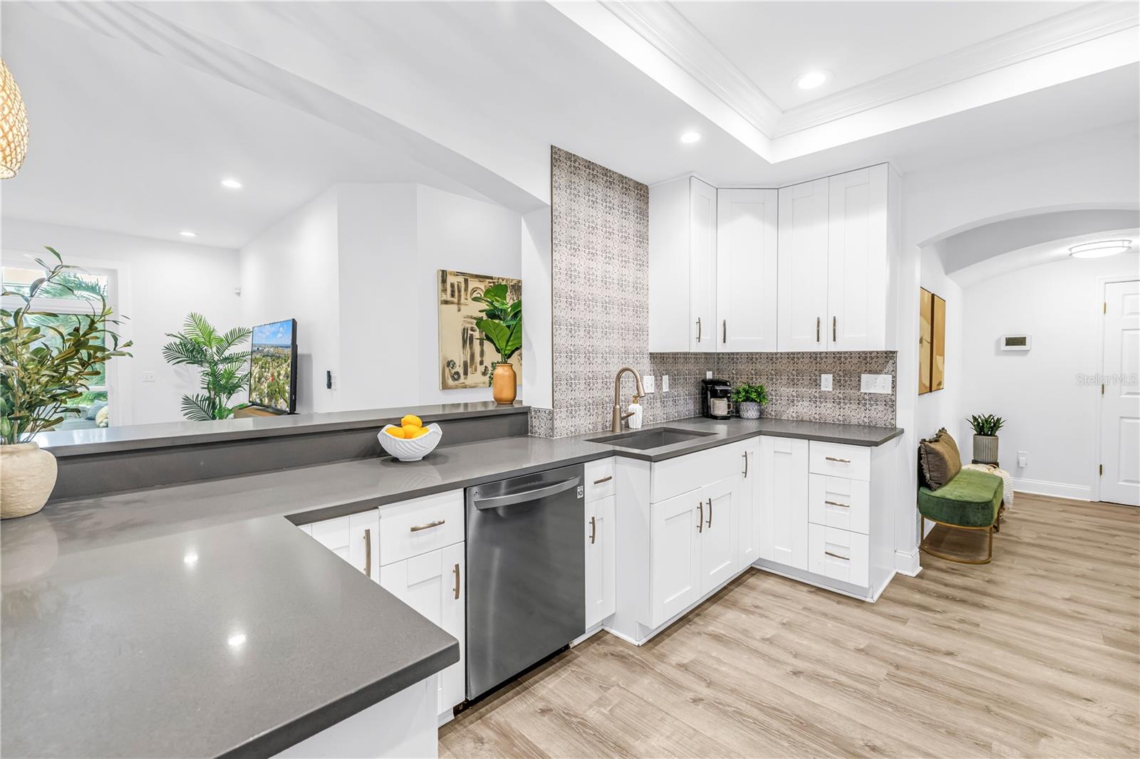 10819 SEMINOLE DR N, ST PETERSBURG, FL, 33708