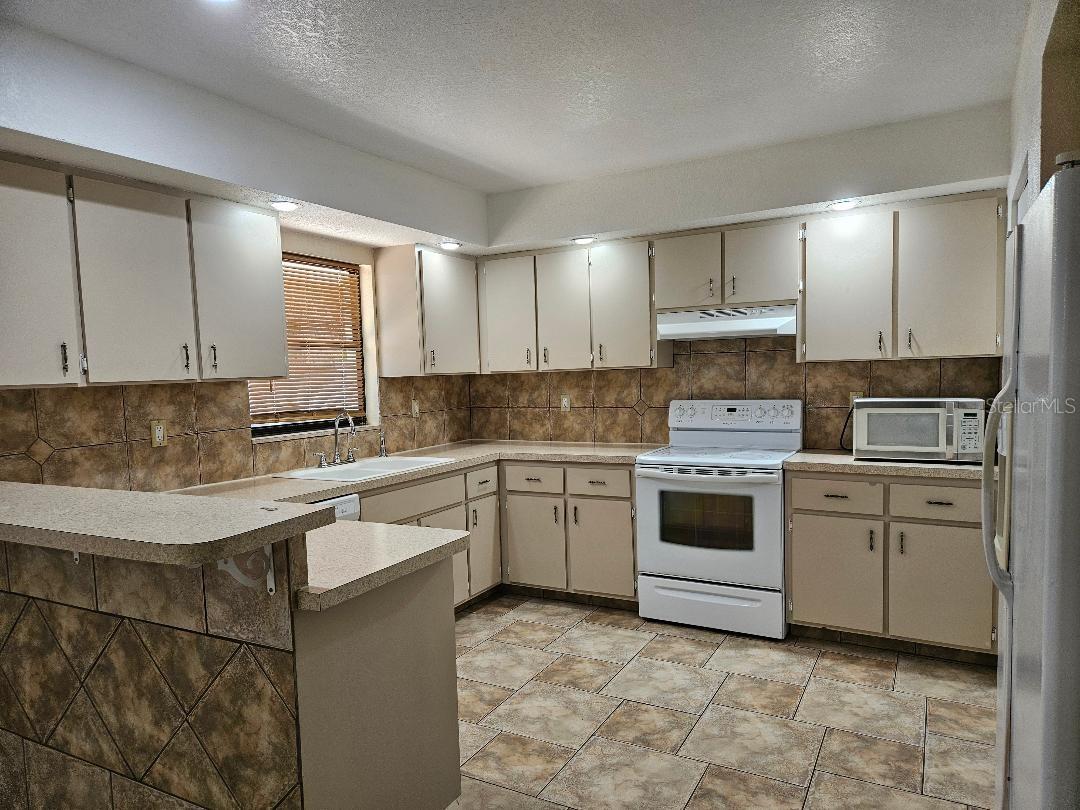 355 SPRING LAKE BLVD NW, PORT CHARLOTTE, FL, 33952