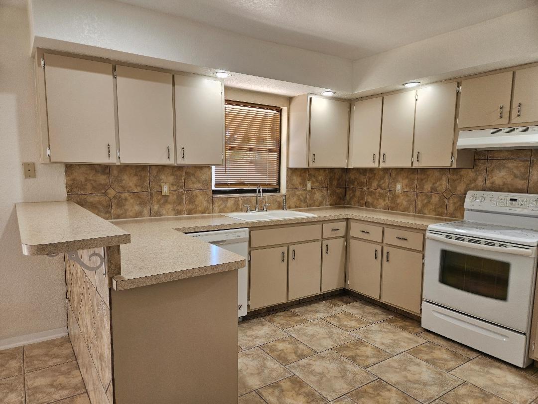 355 SPRING LAKE BLVD NW, PORT CHARLOTTE, FL, 33952