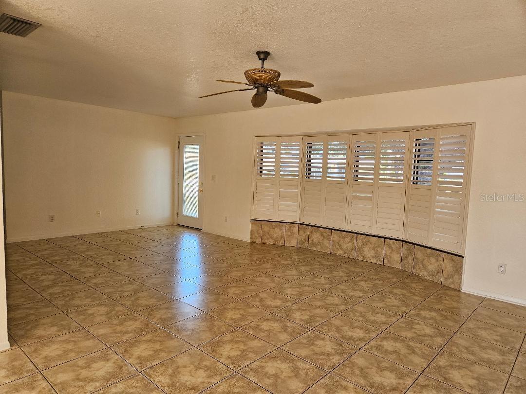 355 SPRING LAKE BLVD NW, PORT CHARLOTTE, FL, 33952