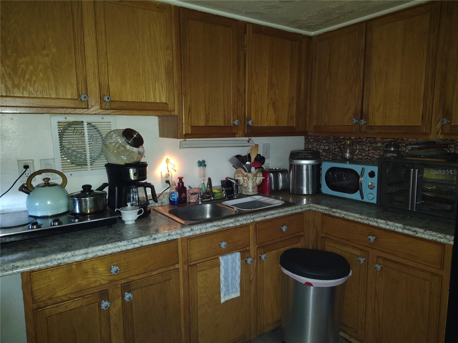 37748 MARKLAND AVE, ZEPHYRHILLS, FL, 33542