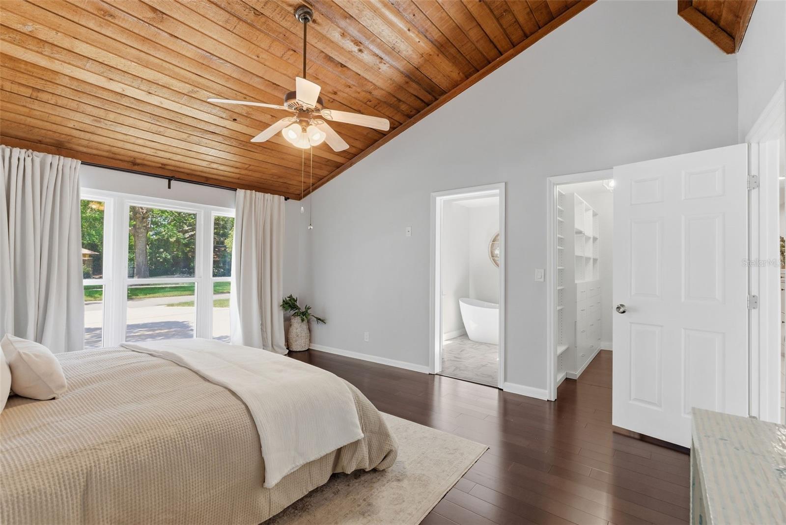 4221 WATER OAKS LN, TAMPA, FL, 33618