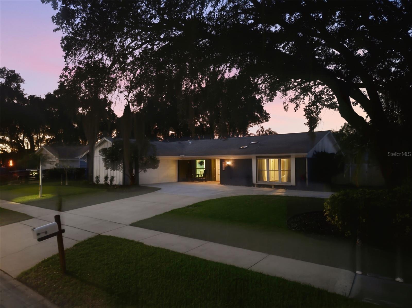 4221 WATER OAKS LN, TAMPA, FL, 33618