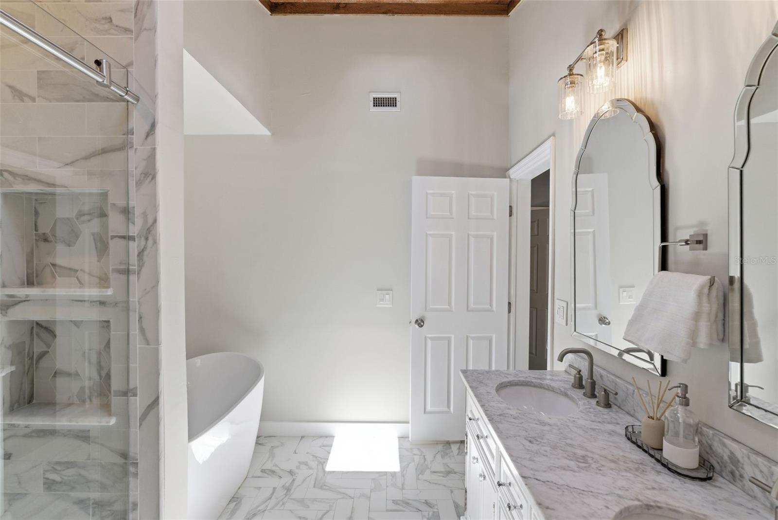 4221 WATER OAKS LN, TAMPA, FL, 33618