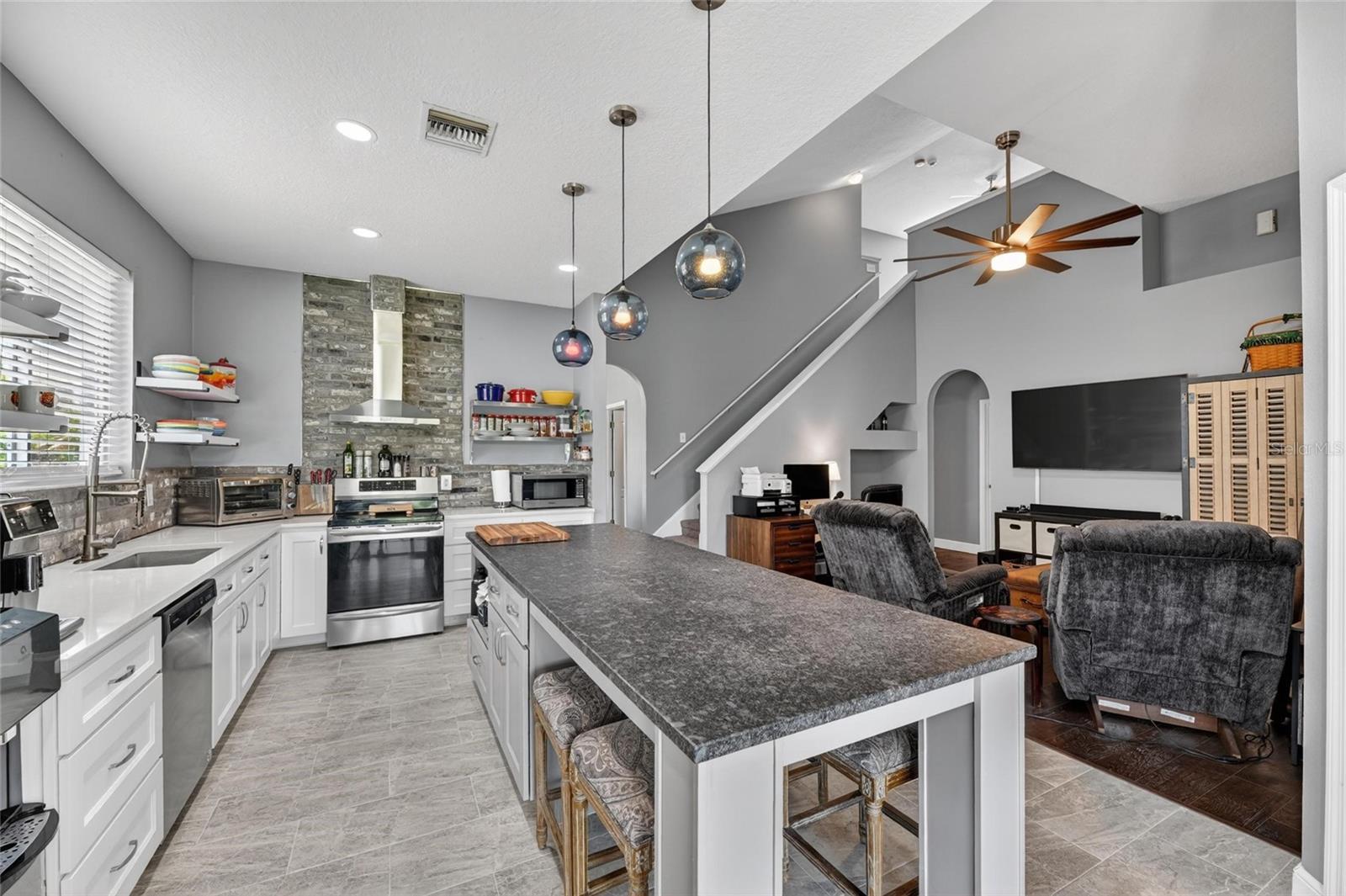 11207 VILLAGE BROOK DR, RIVERVIEW, FL, 33579