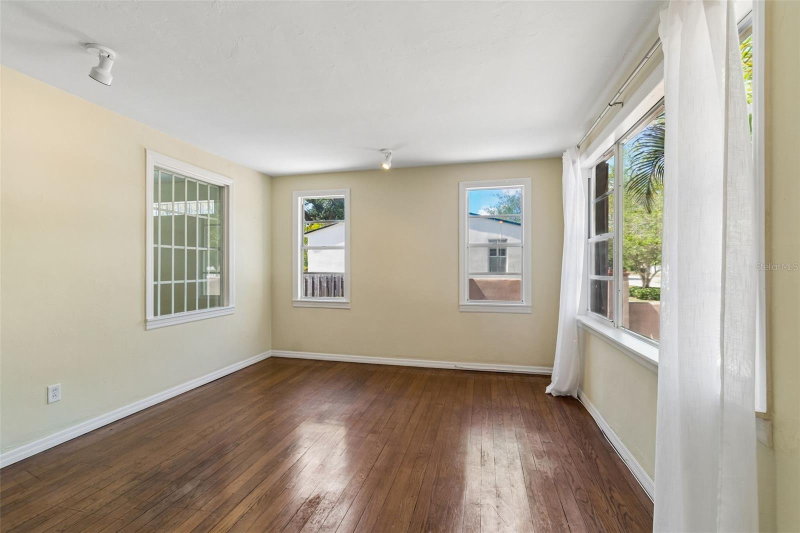 2805 S MANHATTAN AVE, TAMPA, FL, 33629
