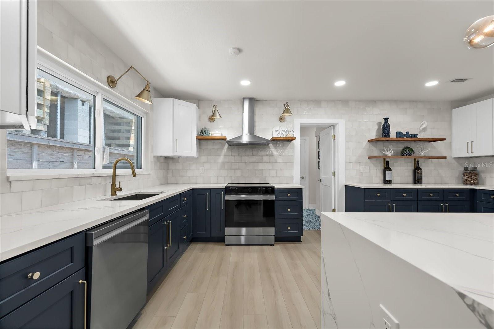 730 BAY ESPLANADE, CLEARWATER BEACH, FL, 33767