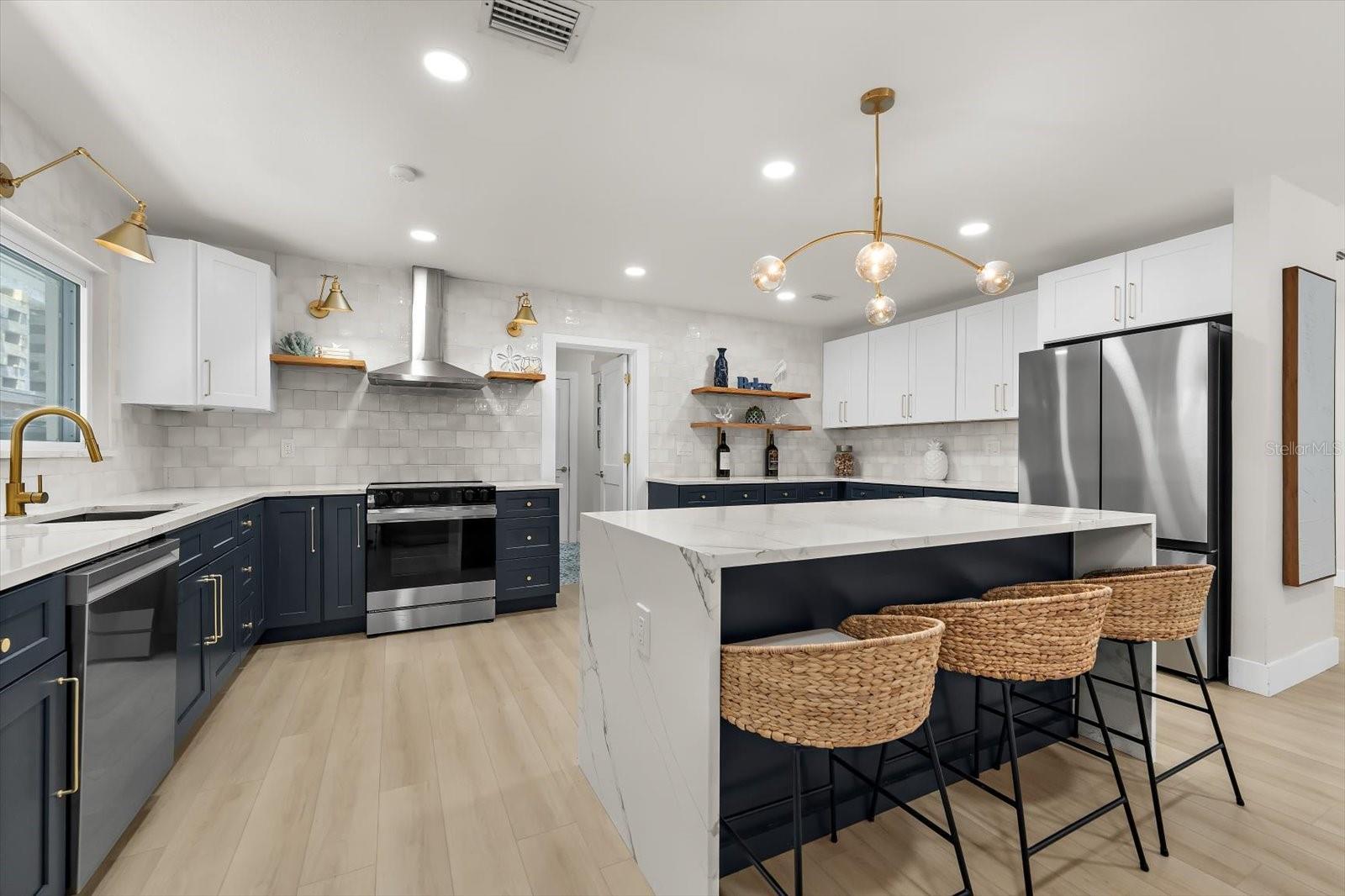 730 BAY ESPLANADE, CLEARWATER BEACH, FL, 33767